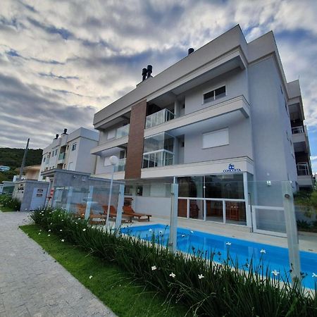 Apto Na Praia De Palmas, Proximo Ao Mar, Climatizado E Com Piscina Apartment Говернадор Селсо Рамос Екстериор снимка